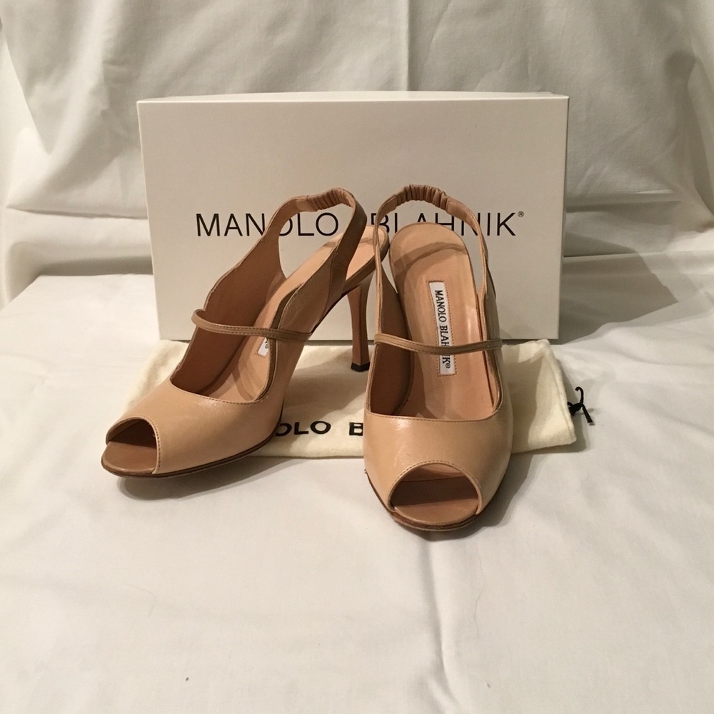Manolo Blahnik Nude Leather Sandals